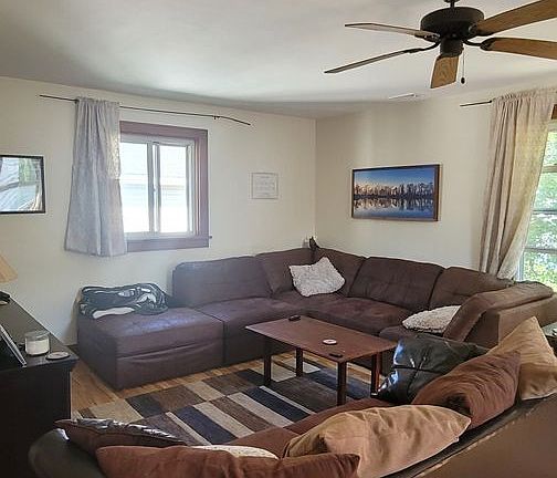 2nd image of 923 W 2nd St Floor 2