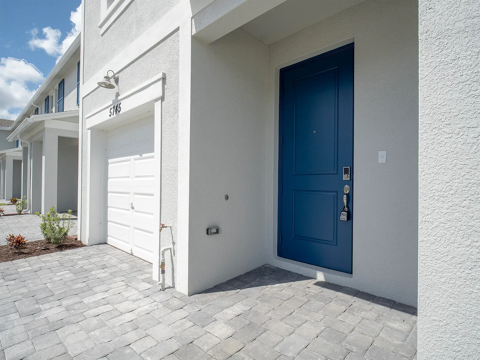 3 bed, 2.5 bath, 1632 sqft, $2,600 — Photo 2
