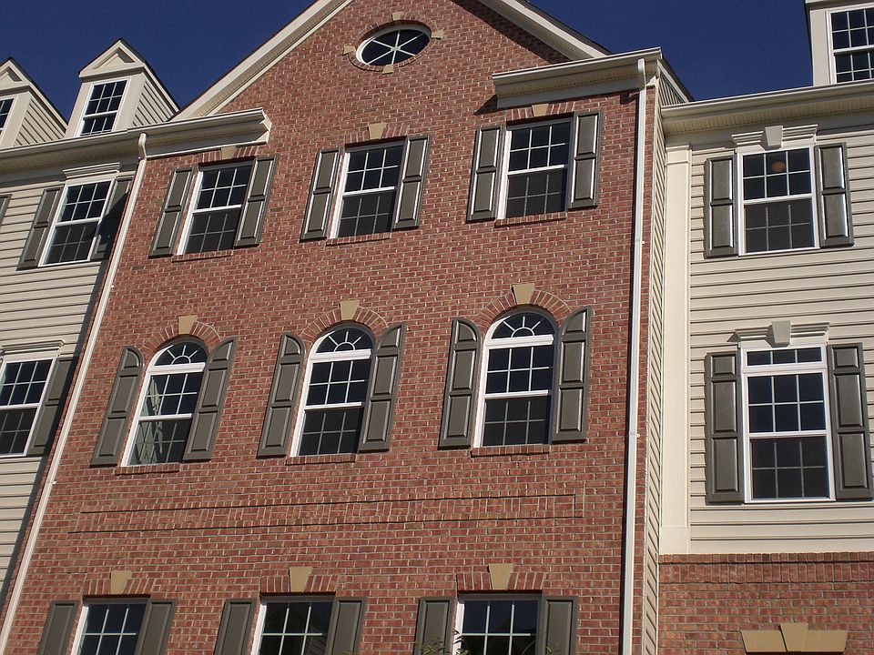 1st image of 2453 Eastbourne Dr