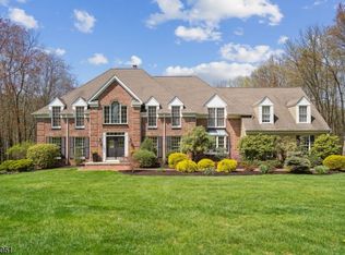 31 Old Farmstead Rd, Chester, NJ 07930