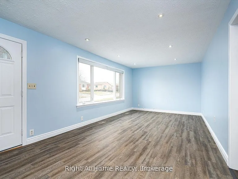322 Jasper Ave — Photo 4