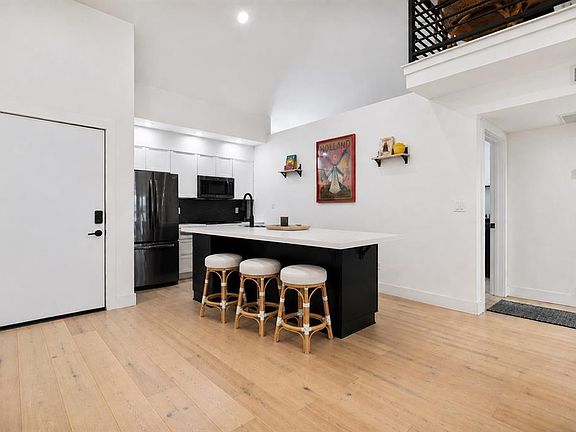 3rd image of 931 NW 7th St APT 206