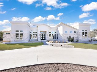 425 Ranch Fls, Fair Oaks Ranch, TX 78015