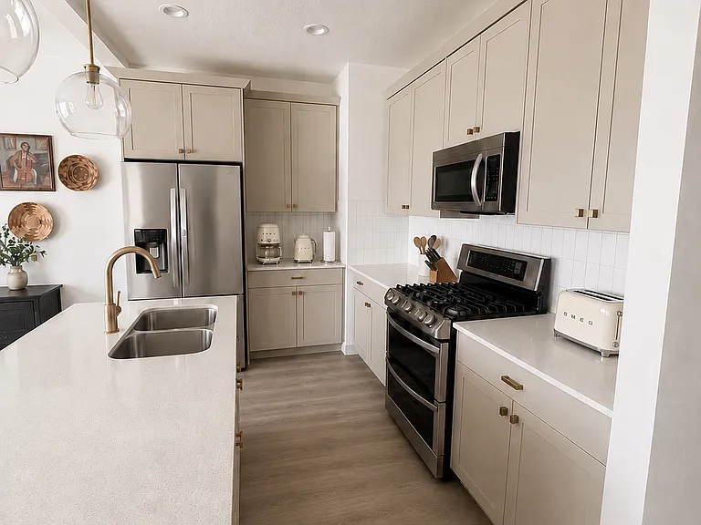 Open and modern kitchen.