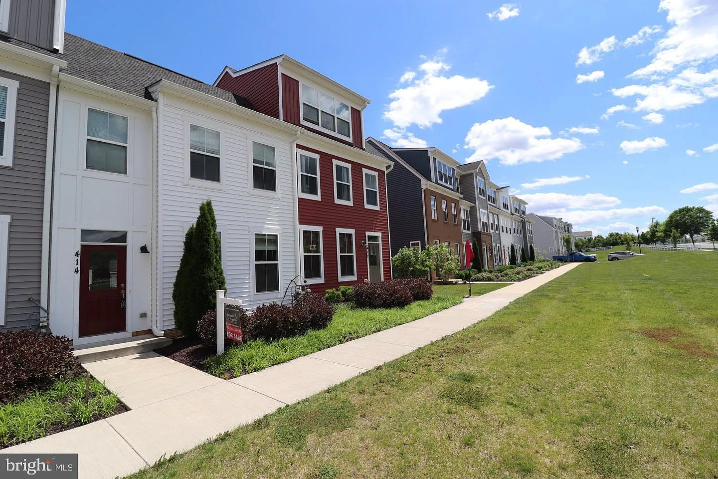 3 bed, 2.5 bath, 2111 sqft, $2,000 — Photo 1