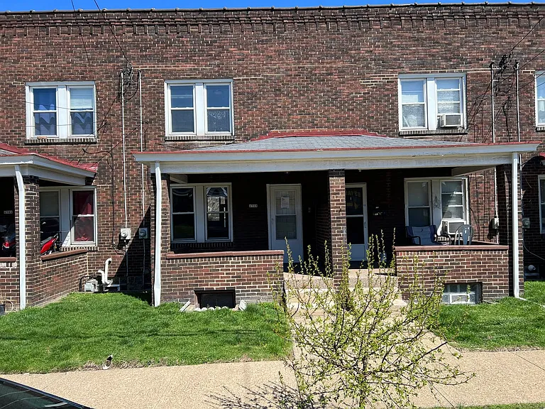Charming Updated 2BR Home with New Flooring & Rear Porch — Photo 2