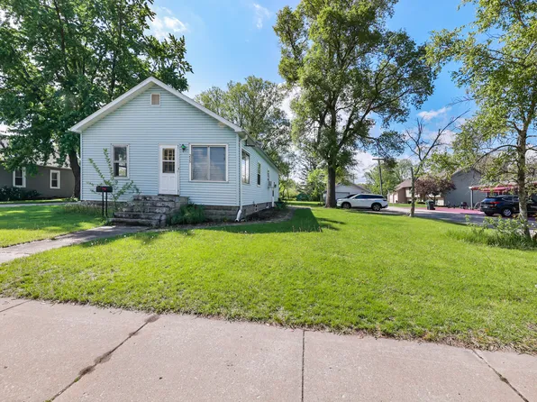 215 W Division St, Coal City, IL 60416