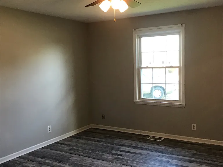 100 Grant Dr — Photo 5