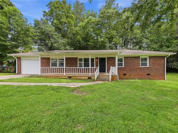 2463 Montezuma Cir, Ellenwood, GA 30294
