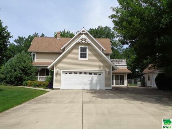 739 S 10th St Sac City Ia 50583 Mls 812802 Zillow