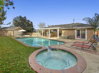 318 E Sunset Dr N, Redlands, CA 92373