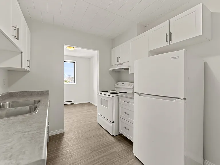 3165 Russell St — Photo 8