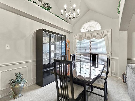 5th image of 1401 Knob Hill Dr