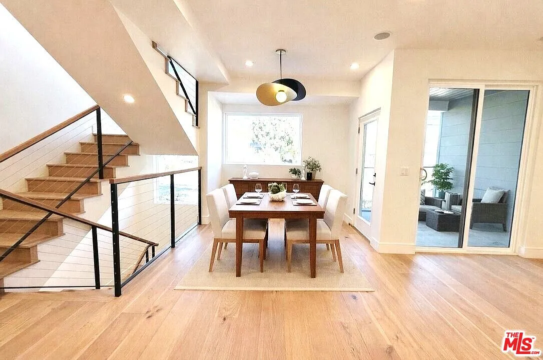 3 bed, 3.5 bath, 1880 sqft, $5,990 — Photo 4