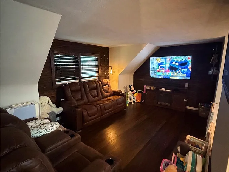 244 Doris Ave — Photo 2