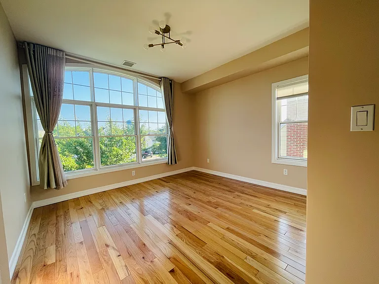 253 Devonshire Dr #1 — Photo 6