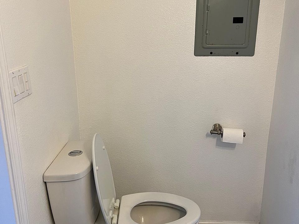 bathroom , toilet
