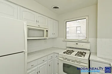 Rented by Moda Realty