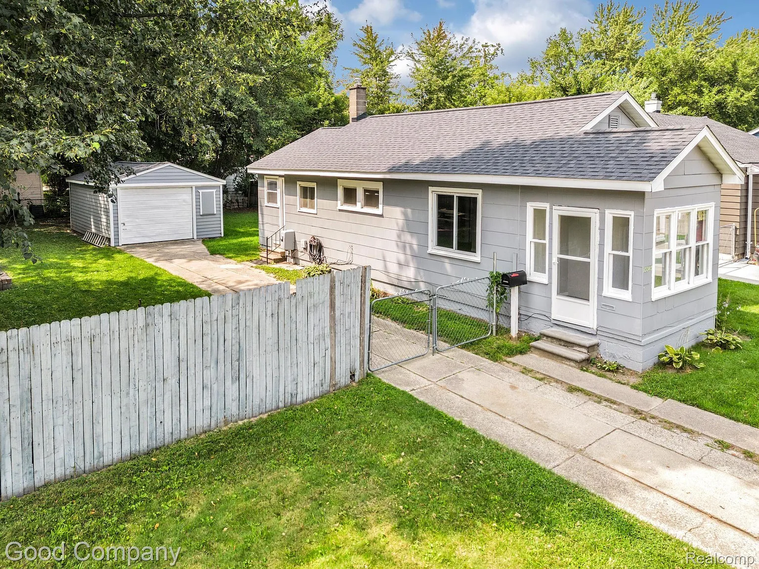 23345 Couzens Ave photo 1