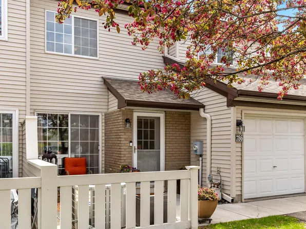 786 County Road F W, Saint Paul, MN 55126