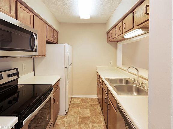 4th image of 921 Brookside Ct