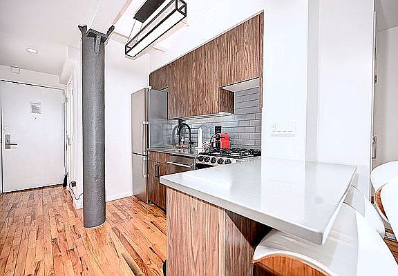 2nd image of 123 Bank St APT 220