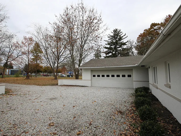 3191 E Broad St — Photo 50