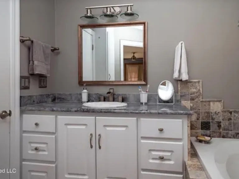 562 S Deerfield Dr — Photo 18