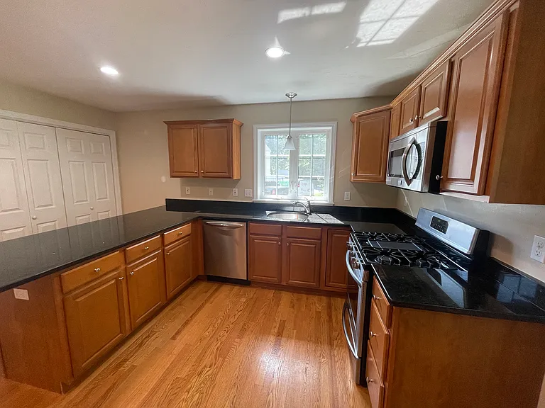 857 Temple St #D1 — Photo 4