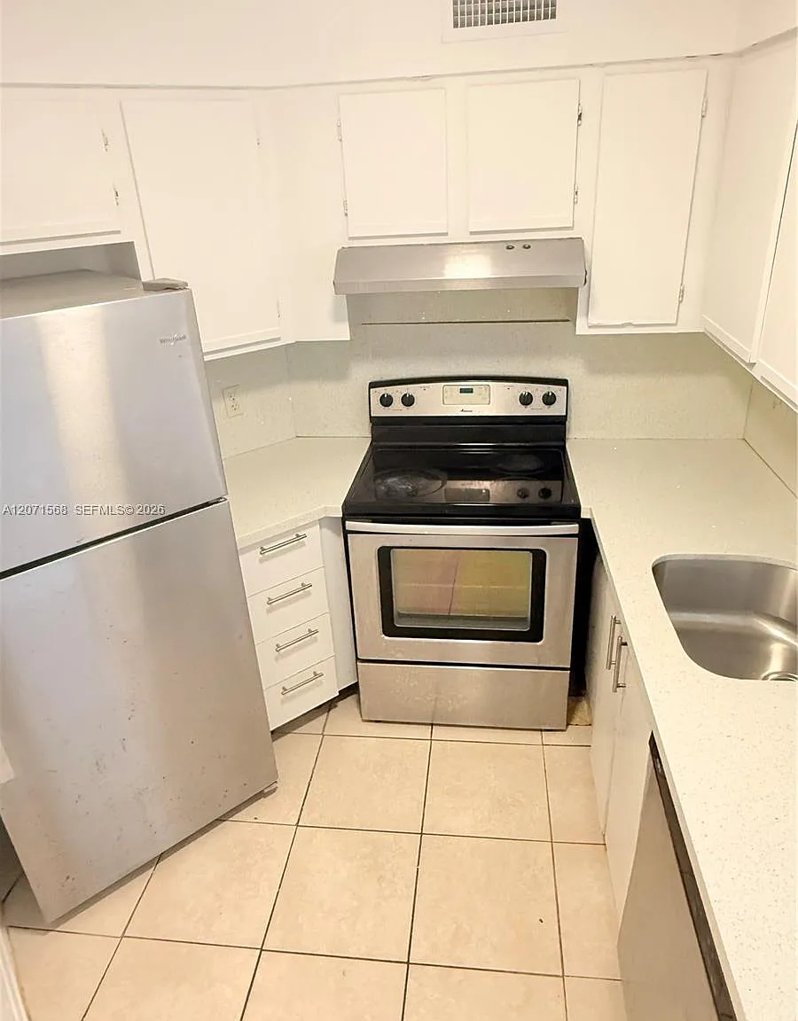 Lake Pointe Condominium N — Photo 4