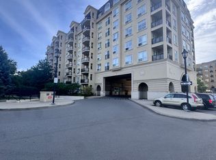 1 Maison Parc Ct #421, Vaughan, ON L4J 9K1