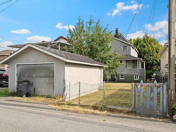 4th image of 2673 Pandora St