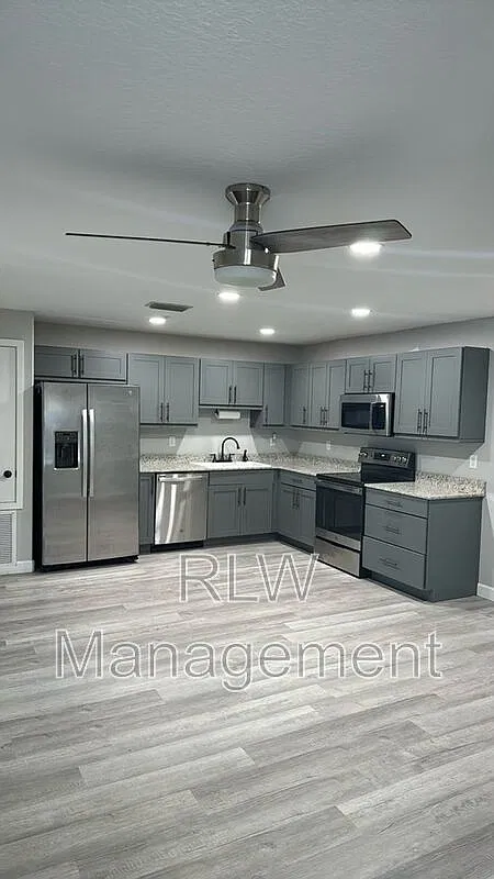 1 bed, 1.0 bath, 704 sqft, $1,150 — Photo 2