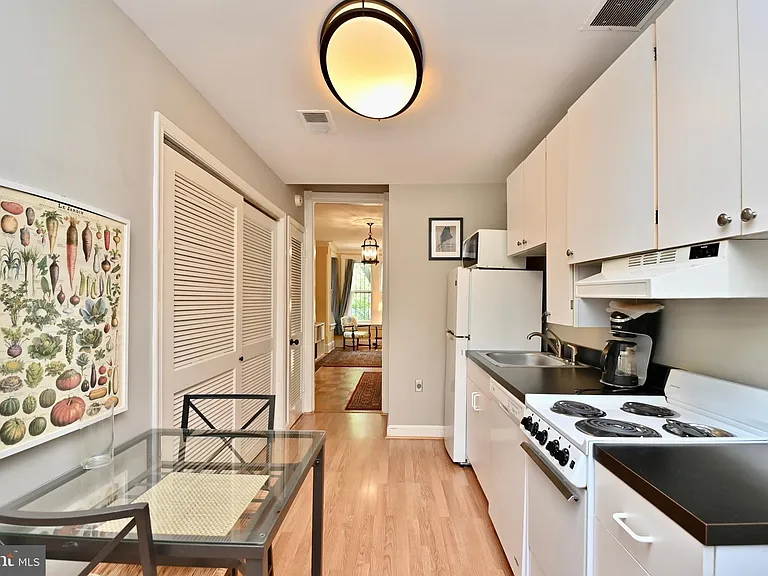 639 Massachusetts Ave NE #1 — Photo 16