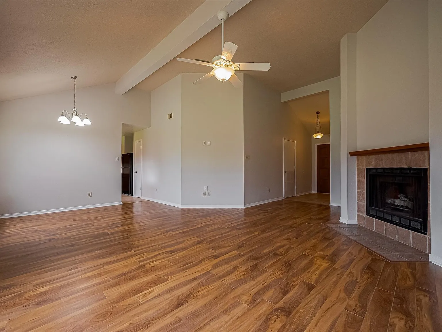 3 bed, 2.0 bath, 1265 sqft, $2,095 — Photo 3