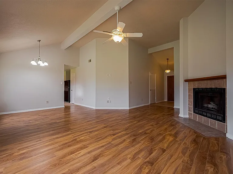 3007 Cloverdale Dr — Photo 3
