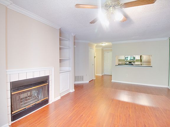 3rd image of 3655 Habersham Rd NE APT B244