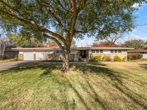 4612 Holiday Ln W, North Richland Hills, TX 76180