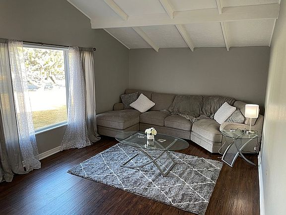 5th image of 375 Montcliffe Dr