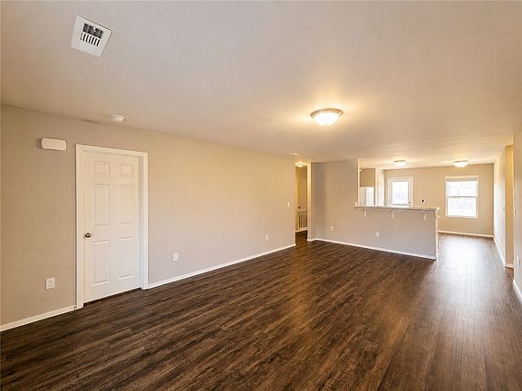 4th image of 2809 Bauer St