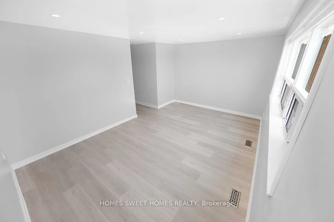 4 bed, $2,500 — Photo 4