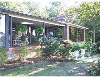 3rd image of 953 Winthrope Dr