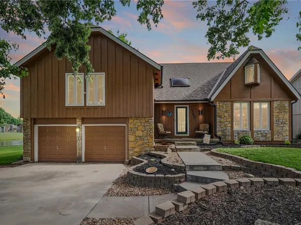727 SW Raintree Dr, Lees Summit, MO 64082