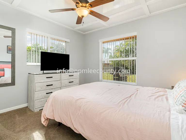 922 SE 25th Ln — Photo 17