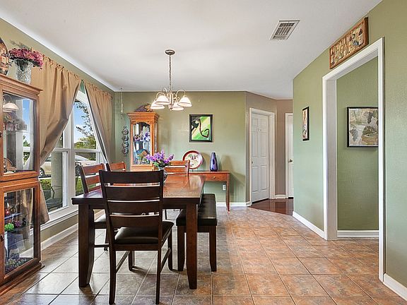 3rd image of 8834 Beauvoir Ave