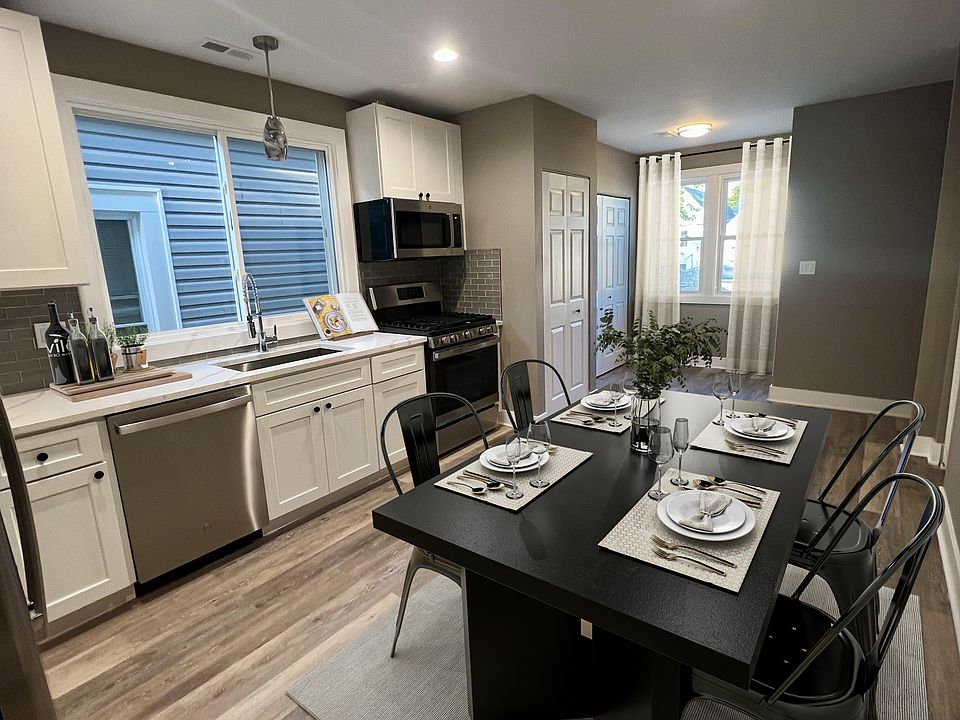 Eat-in Kitchen