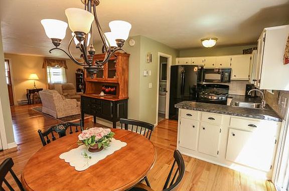 3rd image of 80 Fieldstone Dr #80
