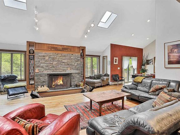 5th image of 84 Crispell Ln