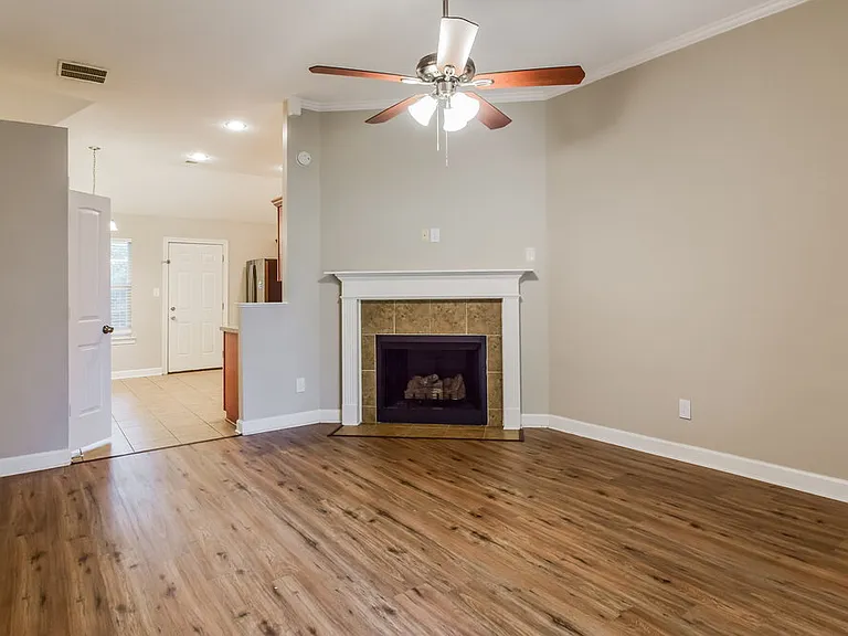 6304 Kingsview Dr — Photo 5