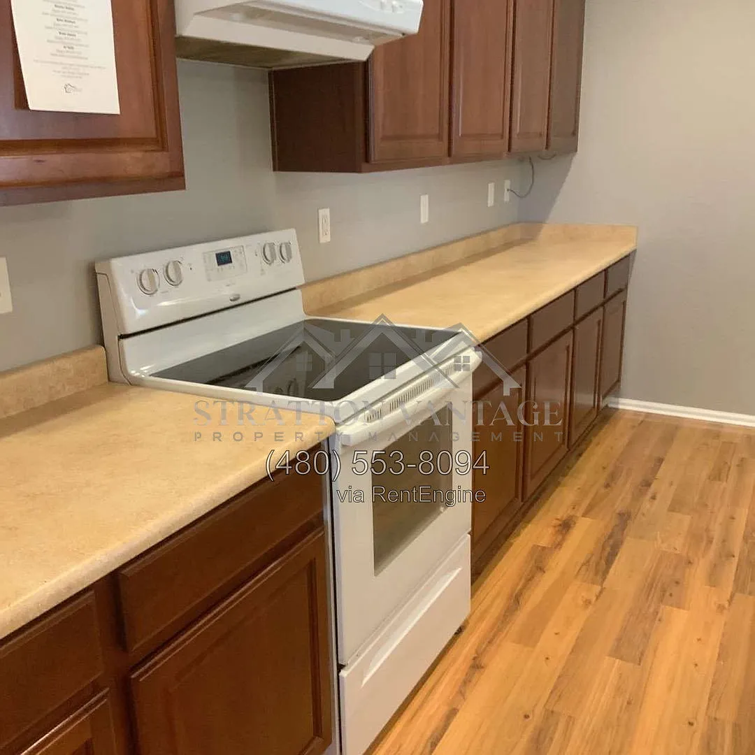 3 bed, 2.5 bath, 2121 sqft, $2,195 — Photo 4